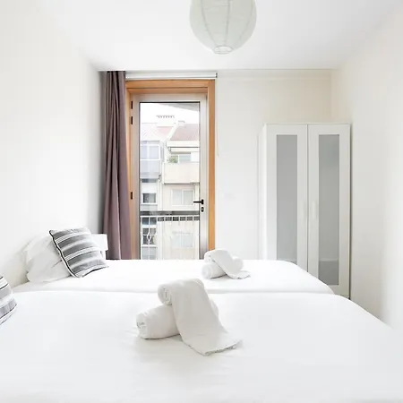 Apartamento A Modern And Homely 3 Bedroom With Elevator Porto