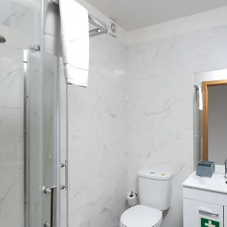 A Modern And Homely 3 Bedroom With Elevator דירה