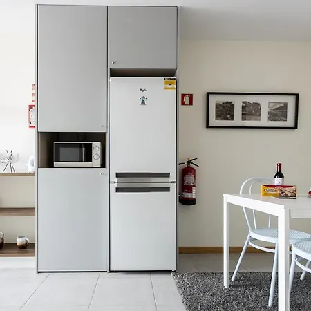 A Modern And Homely 3 Bedroom With Elevator Apartment Porto